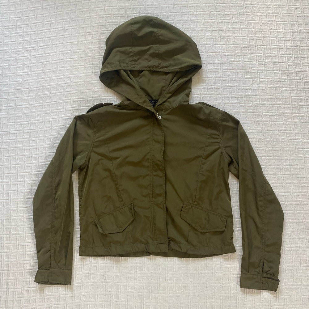 Forever 21 army green lightweight windbreaker jacket with hood size XS